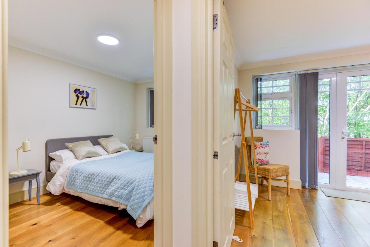 Redhill Town Centre Apartment By Livingo Exterior photo