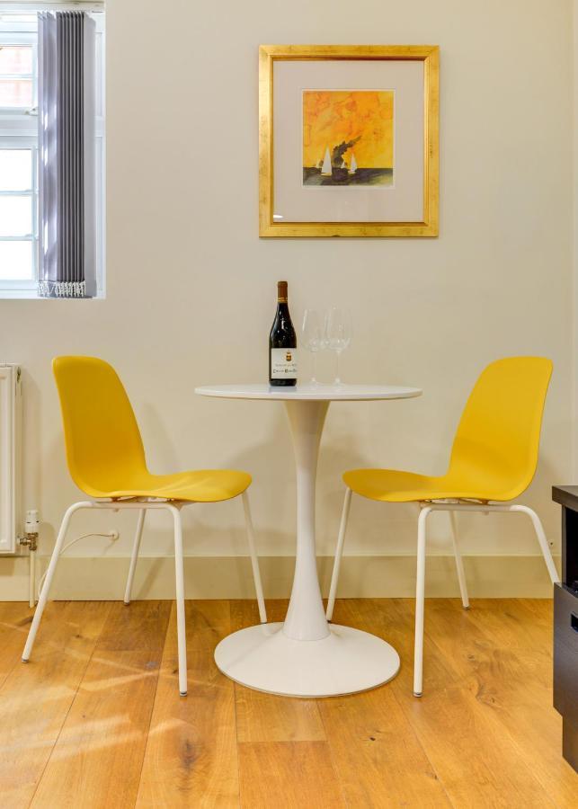 Redhill Town Centre Apartment By Livingo Exterior photo