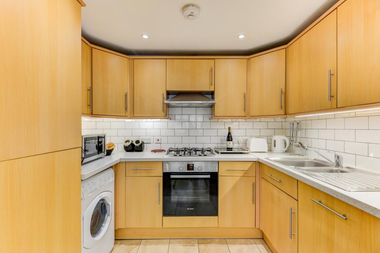 Redhill Town Centre Apartment By Livingo Exterior photo