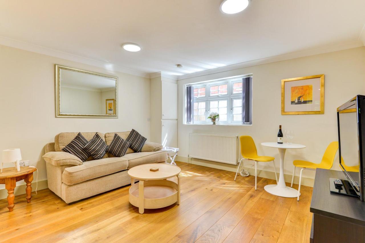 Redhill Town Centre Apartment By Livingo Exterior photo